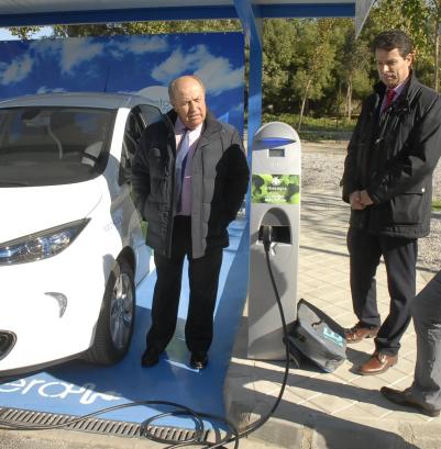 &copy;Ayto.Granada: GRANADA INCORPORA VEH�CULOS ALIMENTADOS CON ENERG�A EL�CTRICA QUE SE GENERA EN LA ESTACI�N DEPURADORA DE EMASAGRA